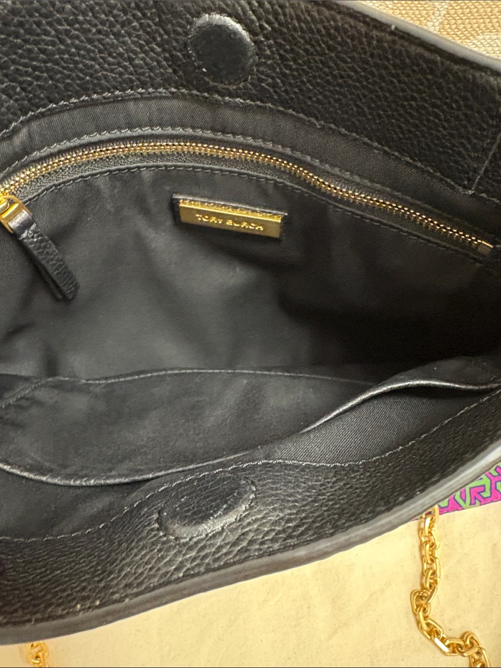 Tory Burch Black Pebbled Leather Shoulder Bag with Adjustable Gold Chain - Picture 5 of 10